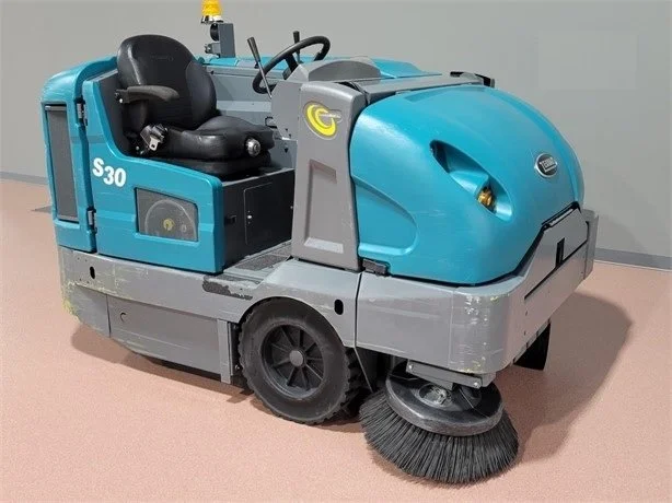 Tennant S30: La Barredora Industrial que Revoluciona la Limpieza Profesional
