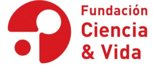 Logotipo de la Fundación Ciencia & Vida, con un diseño rojo moderno a la izquierda y el nombre en texto rojo a la derecha.